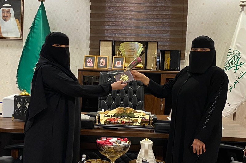 عرعر اليوم ممثلة بالقسم النسائي وبالتعاون مع شركة تطوير الريان تقوم بمبادرة شكر لمنسوبات البلدية الفرعية النسائية بعرعر