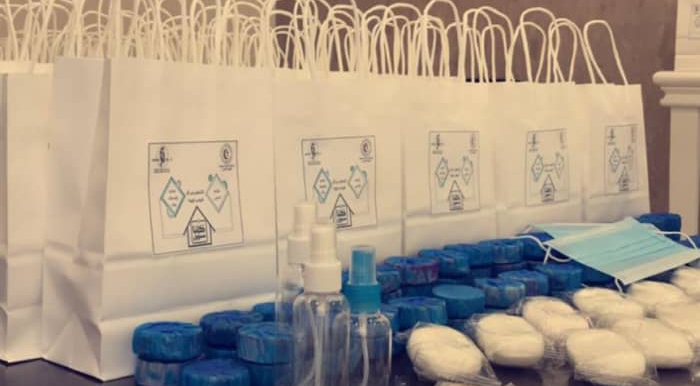 جمعية مدارك النسائية بمنطقة الحدود الشمالية تشارك بمبادرة عينين برأس بتوزيع 200 حقيبة تحتوي على معقمات ومسحات طبية