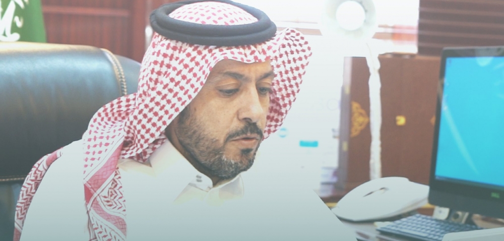 أمين منطقة الحدود الشمالية خلال الاجتماع الدوري مرئياً برؤساء بلديات المنطقة