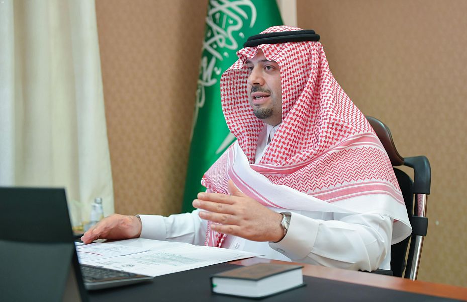 سمو أمير منطقة الحدود الشمالية يلتقي بوزير الموارد البشرية والتنمية عبر الاتصال المرئي