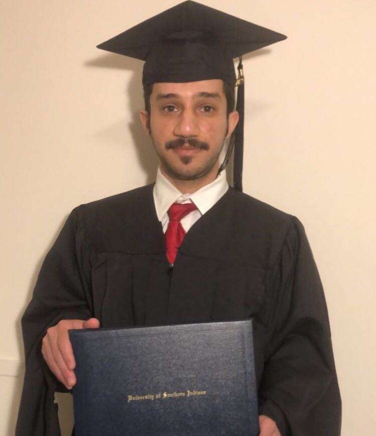 وائل عويد العنزي ينال درجة البكالوريوس مع مرتبة الشرف من جامعة انديانا الأمريكية