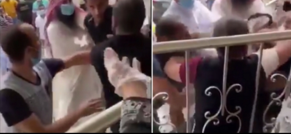 قبل ساعات من فرض الحظر الشامل .. شاهد : مشاجرة وتبادل لكمات بين متسوقين أمام جمعية تعاونية بالكويت !