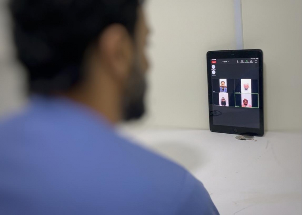 فرع الشؤون الإسلامية بمنطقة الحدود الشمالية يقيم اختبار عن بعد لأحد نزلاء السجن العام في عرعر