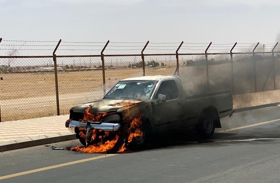 اشتعال مركبة بحي النسيم بعرعر أثناء سير قائدها