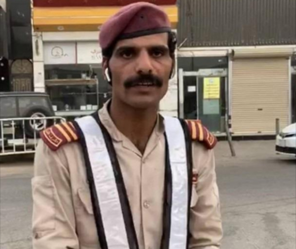 أمير الجوف يكرّم حارس الأمن