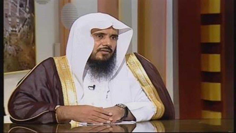 الشيخ الخثلان يوضح حكم ارتداء الكمامة وتغطية الفم والأنف أثناء الصلاة بالمسجد