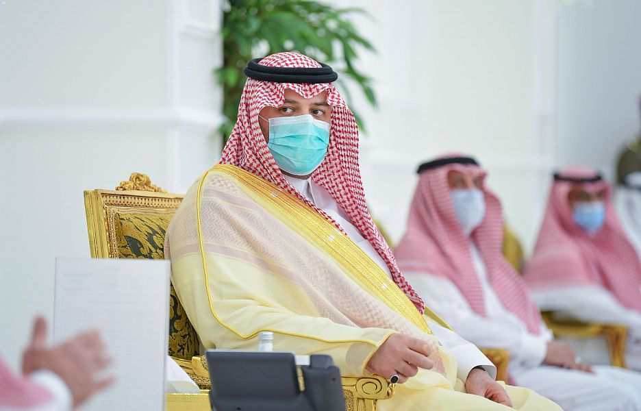 سمو أمير الحدود الشمالية يستقبل الوكلاء ومديري الأقسام وموظفي الإمارة