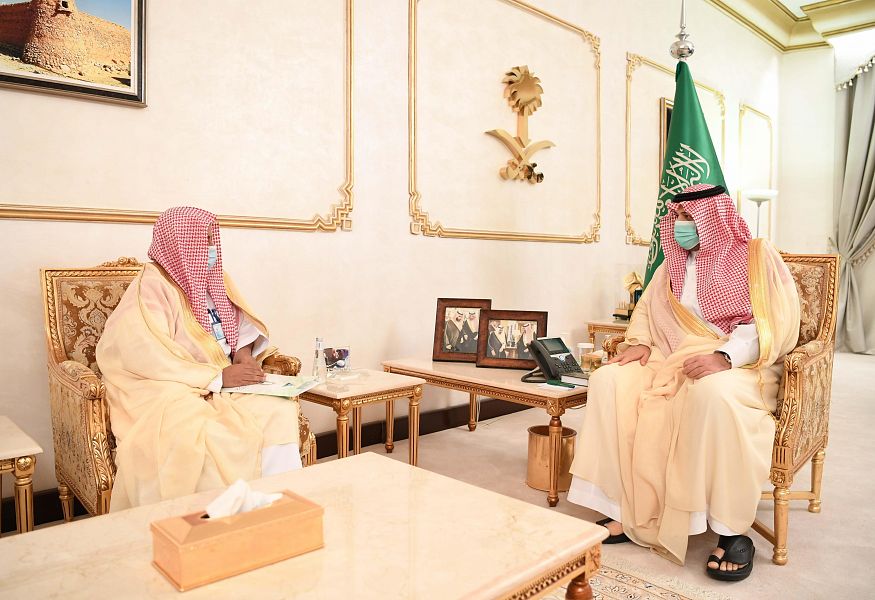 سمو أمير الحدود الشمالية يستقبل مدير فرع الشؤون الإسلامية بالمنطقة