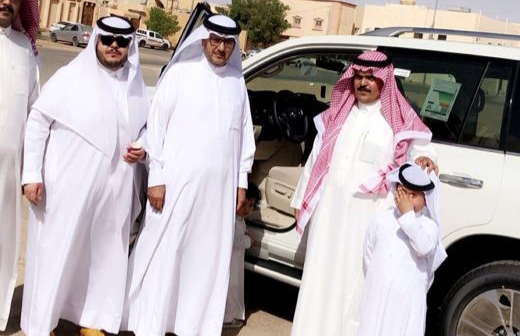 زياد برجس الضبيان وإخوانه يفاجأون والدهم الشيخ : برجس الضبيان بهدية عبارة عن لاندكروز موديل 2020 م