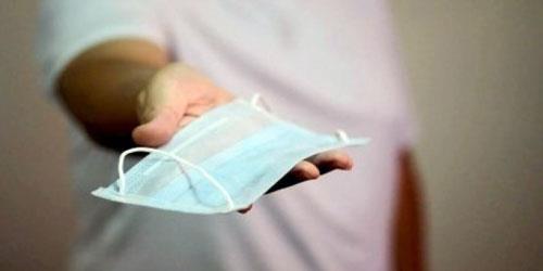 خطوات مهمة يجب اتباعها عند لبس ونزع الكمامة .. تعرف عليها