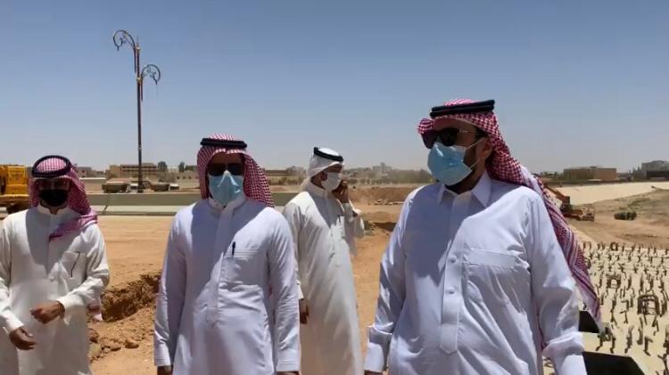 أمين أمانة الحدود الشمالية يقف على مشروع جسر شارع الامير سلطان بن سلمان