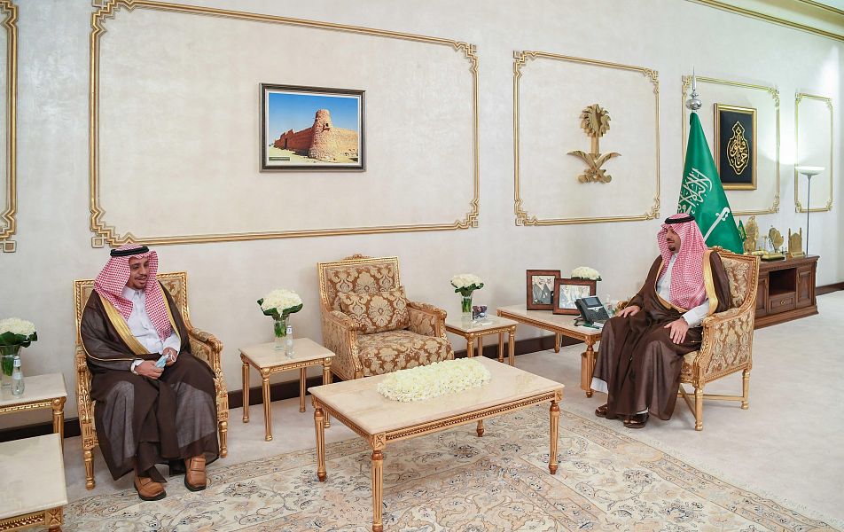 سمو أمير الحدود الشمالية يستقبل رئيس فرع النيابة العامة بالمنطقة بمناسبة تعيينه