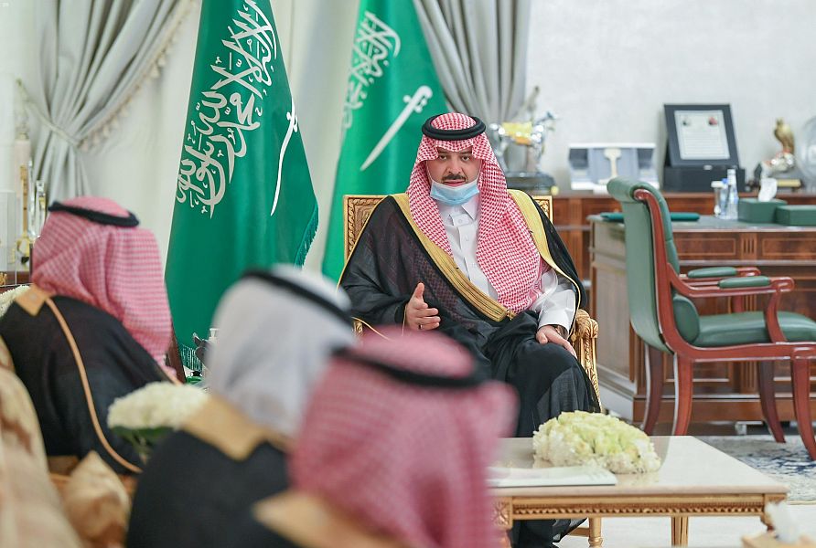 سمو أمير الحدود الشمالية يلتقي رئيس وأعضاء المجلس البلدي في أمانة المنطقة