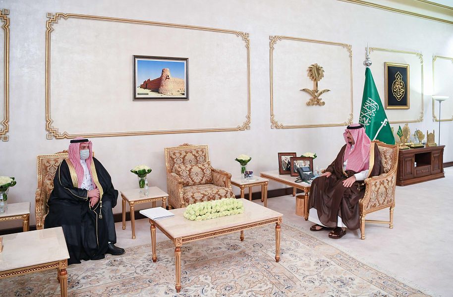 سمو أمير الحدود الشمالية يستقبل مدير فرع الهيئة العامة للإحصاء بالمنطقة