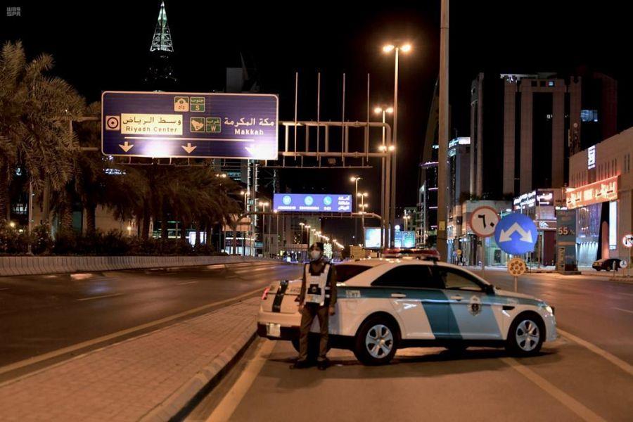 المرور : عدم استخدام الأنوار اللازمة عند السير ليلاً يُعد مخالفة .. وهذه عقوبتها