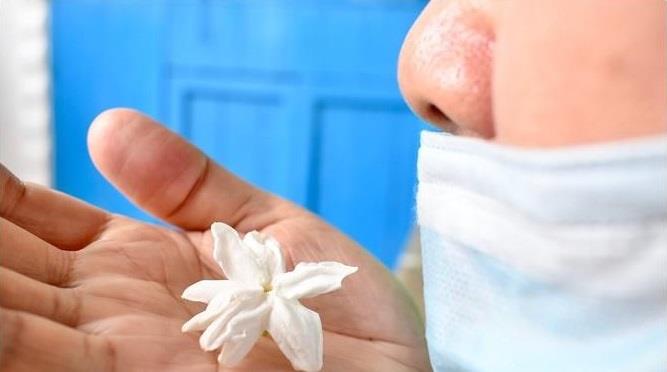 هل عدم عودة حاستي الشم والتذوق بعد انتهاء فترة العزل يعني عدم الشفاء من