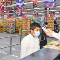 استشاري : أجهزة قياس درجة الحرارة عند بوابات الأسواق مخصصة لقراءتها من