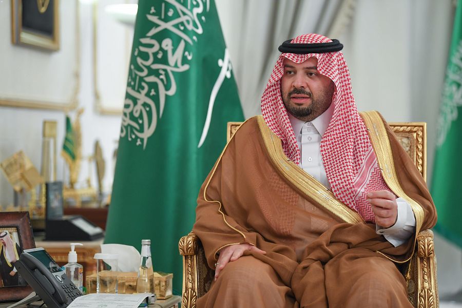 سمو أمير منطقة الحدود الشمالية يستقبل شباب وفتيات المنطقة بمناسبة