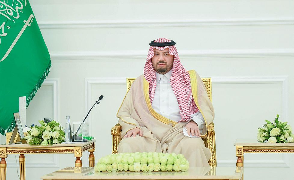 سمو الأمير فيصل بن خالد بن سلطان يستقبل أعضاء جمعيات ذاتي ودار الإسكان ولياقة وحياة لسرطان الثدي