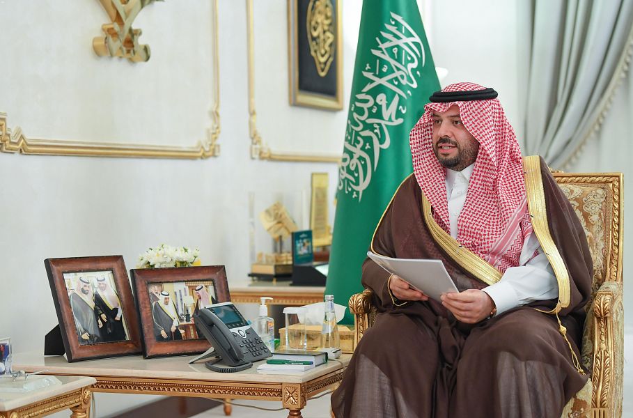 سمو أمير منطقة الحدود الشمالية يستقبل القيادات التعليمية لمناقشة خطة الإدارة للعام الدراسي الجديد