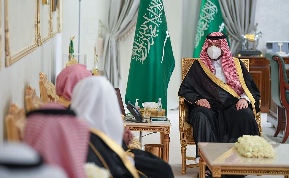 سمو أمير الحدود الشمالية يستقبل مدير الإفتاء بالمنطقة