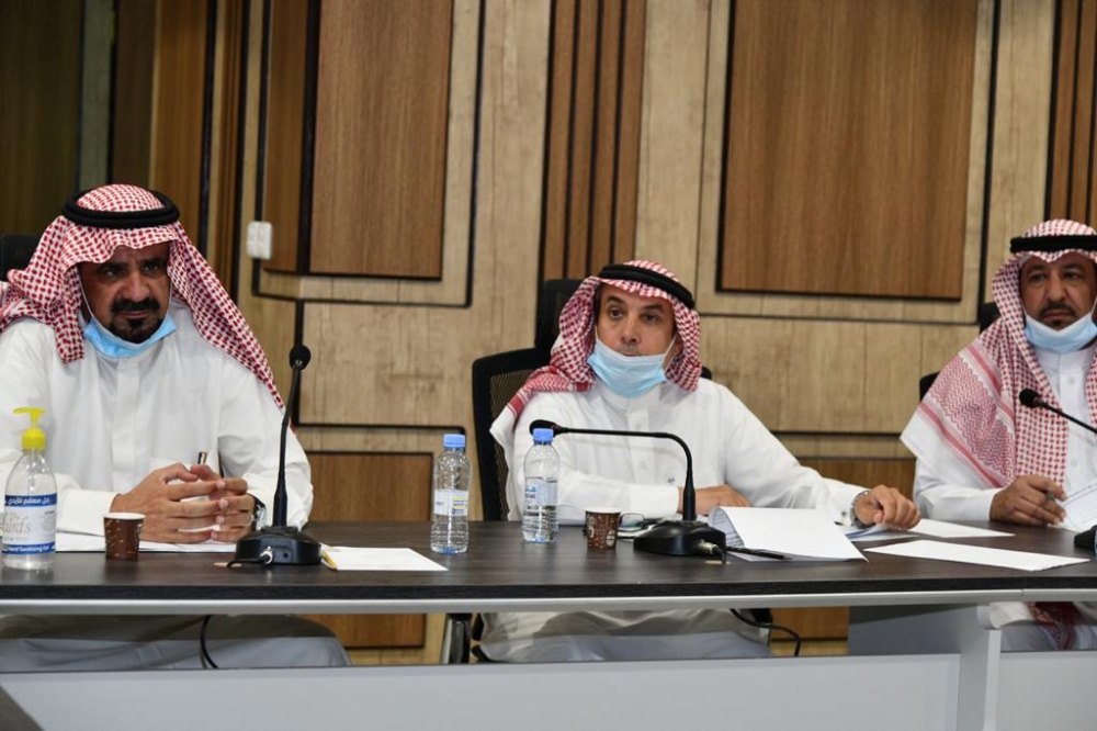 بلدي عرعر يعقد جلسته ويقر الموافقة على محضري لجنة المشاريع والصيانة لأحياء إشبيليا والضاحية والنخيل