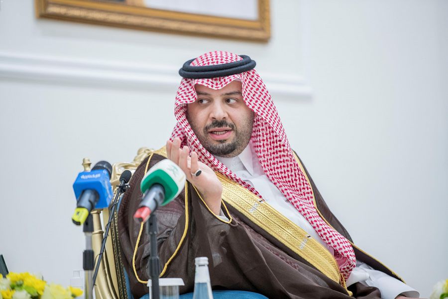 سمو أمير الحدود الشمالية يستقبل المواطنين في جلسته المسائية