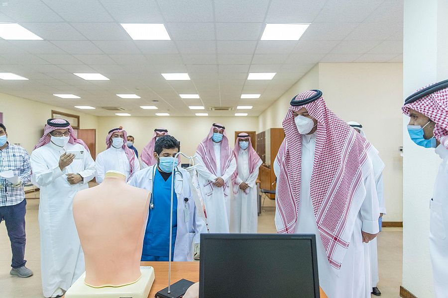 سمو الأمير فيصل بن خالد بن سلطان يتفقد جامعة الحدود الشمالية