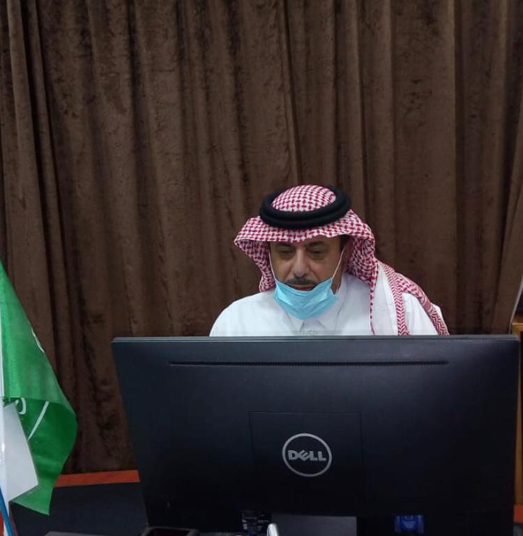 مدير الإشراف التربوي بتعليم الحدود الشمالية يحضر دورة (الدور الإشرافي في عملية التعليم عن بُعد)