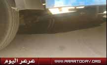 شاحنة صغيرة تكشف ضعف أعمال الشركة المقاولة للمياه بعد إنهيار الطبقة الإسفلتية تحت وطأة إطاراتها ( صور )