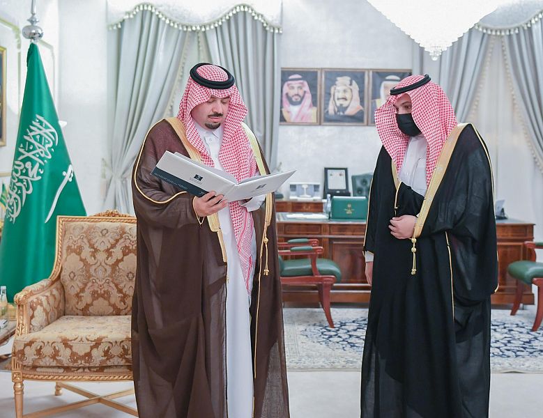 سمو أمير منطقة الحدود الشمالية يتسلم تقرير الربع الثالث لعام 2020 لأعمال فرع وزارة التجارة بالمنطقة