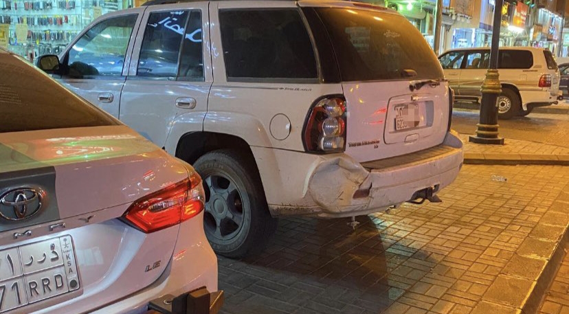 الإدارة العامة للمرور تتفاعل مع مانشرته صحيفة عرعر اليوم وتلقي القبض على قائد مركبة خالف الأنظمة المرورية وشكل خطورة على المركبات الأخرى