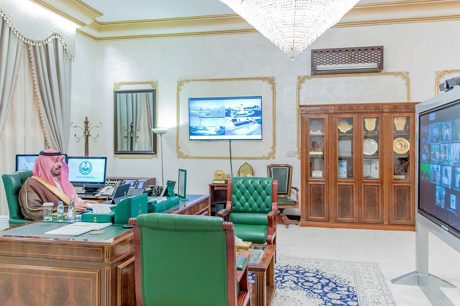 سمو أمير الحدود الشمالية يرأس اجتماع لجنة الدفاع المدني بالمنطقة