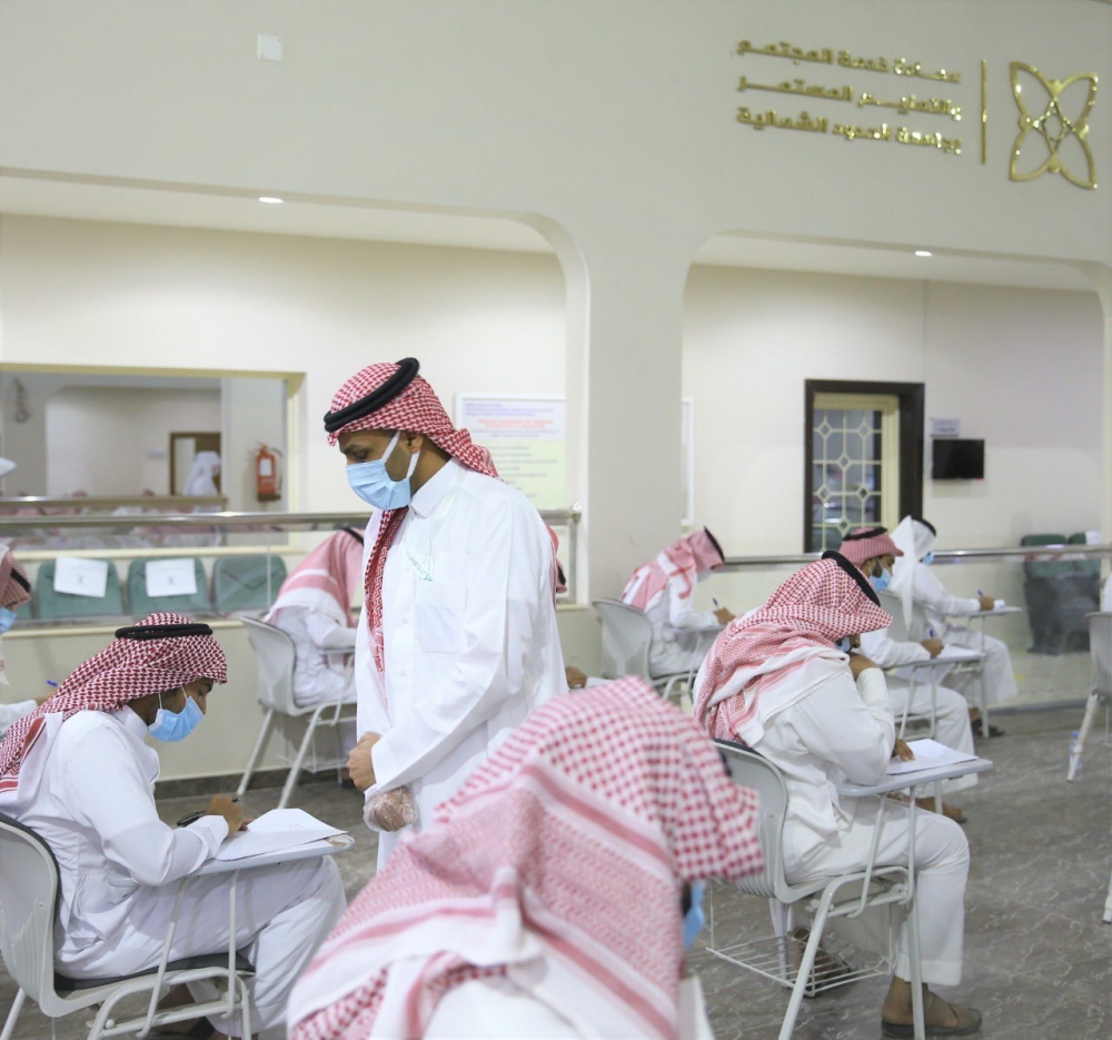 وكيل جامعة الحدود الشمالية للشؤون الأكاديمية يتابع سير الاختبارات