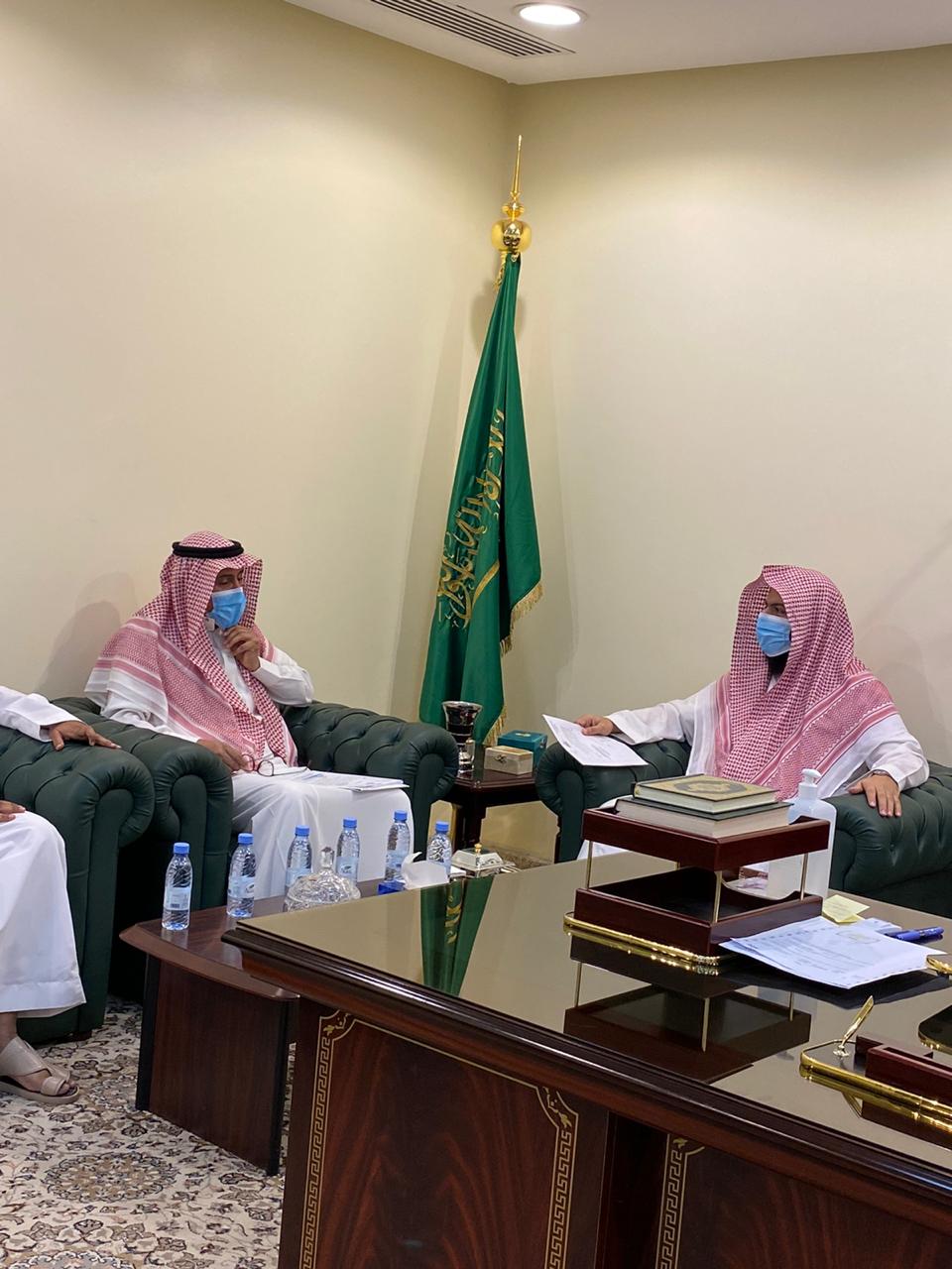 فضيلة رئيس المحكمة العامة بعرعر يستقبل الدكتور : مقبل سالم العنزي