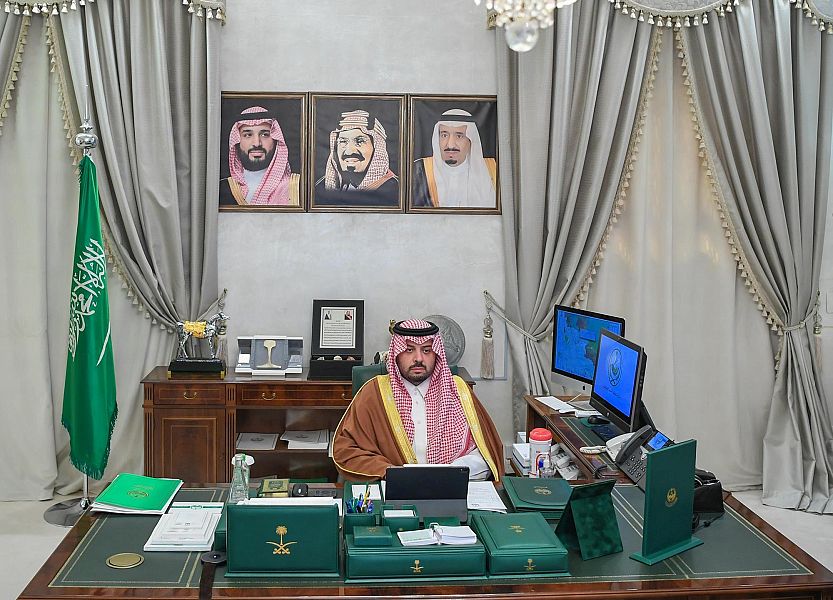 سمو الأمير فيصل بن خالد يرأس اجتماع القيادات الأمنية والخدمية لمناقشة الاستعدادات لحفل افتتاح منفذ جديدة عرعر