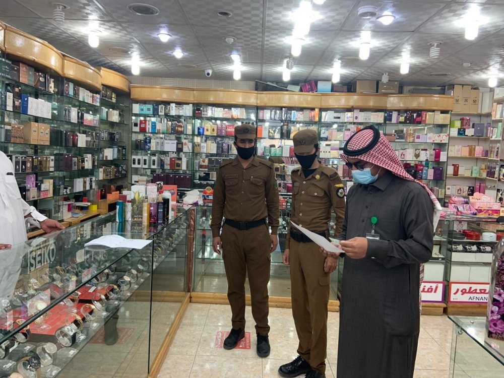 فرع وزارة الموارد البشرية بالحدود الشمالية يقوم بجولات تفتيشيه بمحافظة طريف