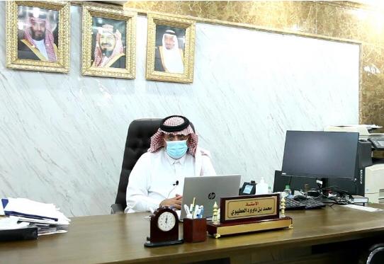 مدير الاشراف التربوي بتعليم الحدود الشمالية يعقد اجتماعاً عن بُعد مع المشرفين التربوين