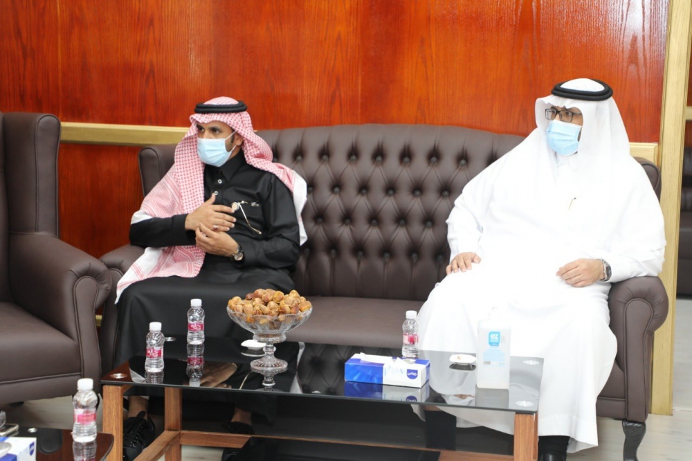 مدير تعليم الحدود الشمالية يلتقي مندوب شركة تطوير والمشرف على النقل المدرسي