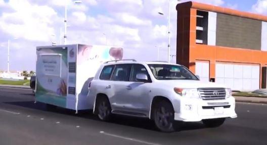 بمبادرة شخصية.. طبيبة توفر عيادة أسنان متنقلة لأطفال طريف مجانًا (فيديو)