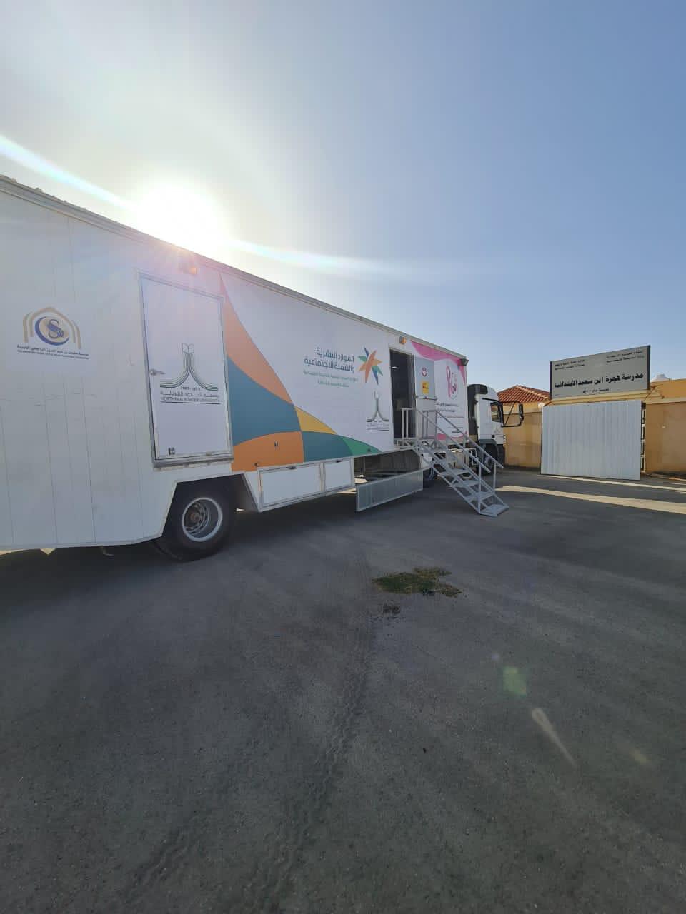 فرع الموارد البشرية وجمعية (حياة) يقيمان مبادرة للكشف والتوعية بسرطان الثدي بهجر وقرى الحدود الشمالية