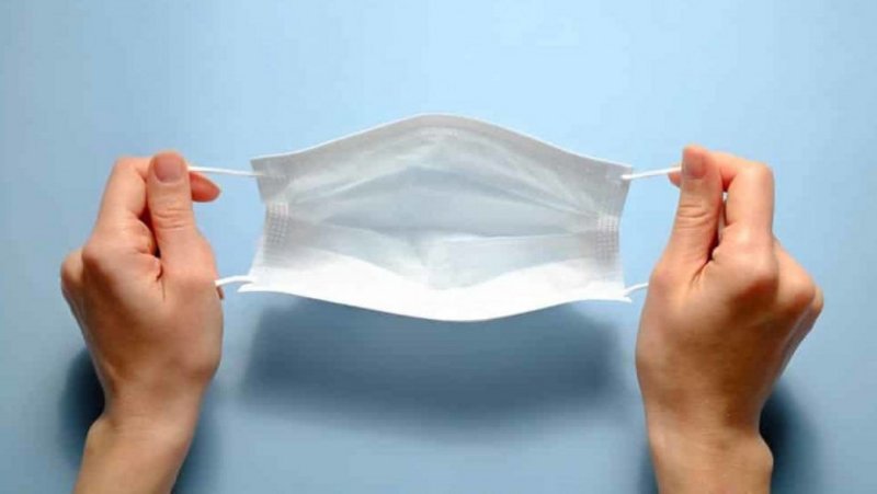 مُختص يوضح مدى إمكانية التوقف عن ارتداء الكمامات بعد تلقي لقاح