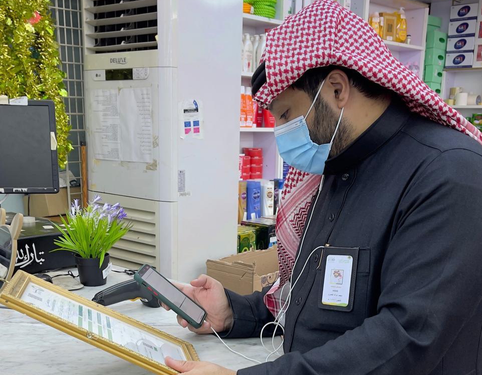 فرع وزارة الموارد البشرية بالحدود الشمالية ينفذ 620 جولة على المنشآت التجارية برفحاء