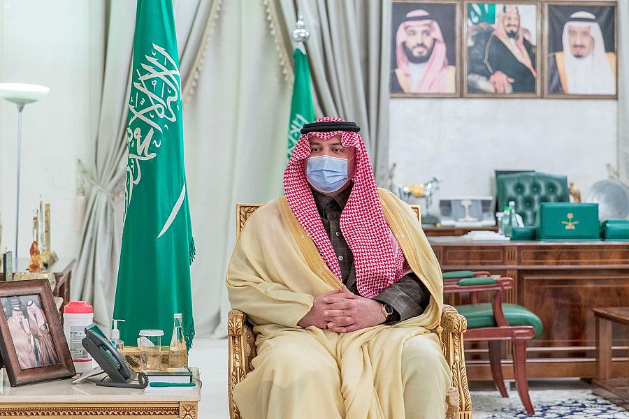 سمو أمير الحدود الشمالية يطلع على سير اختبارات نهاية الفصل الدراسي الأول عن بُعد