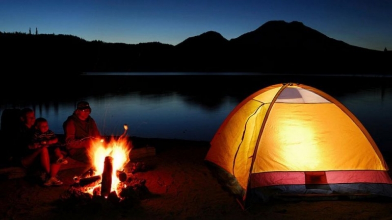 الدفاع المدني يدعو إلى الأخذ باشتراطات السلامة أثناء التخييم