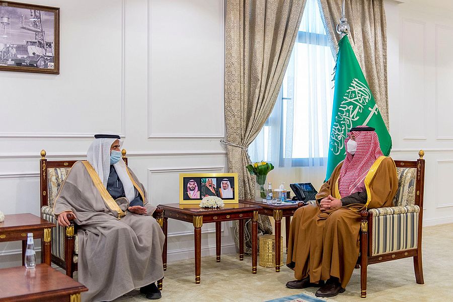 سمو أمير منطقة الحدود الشمالية يستقبل وزير الصحة