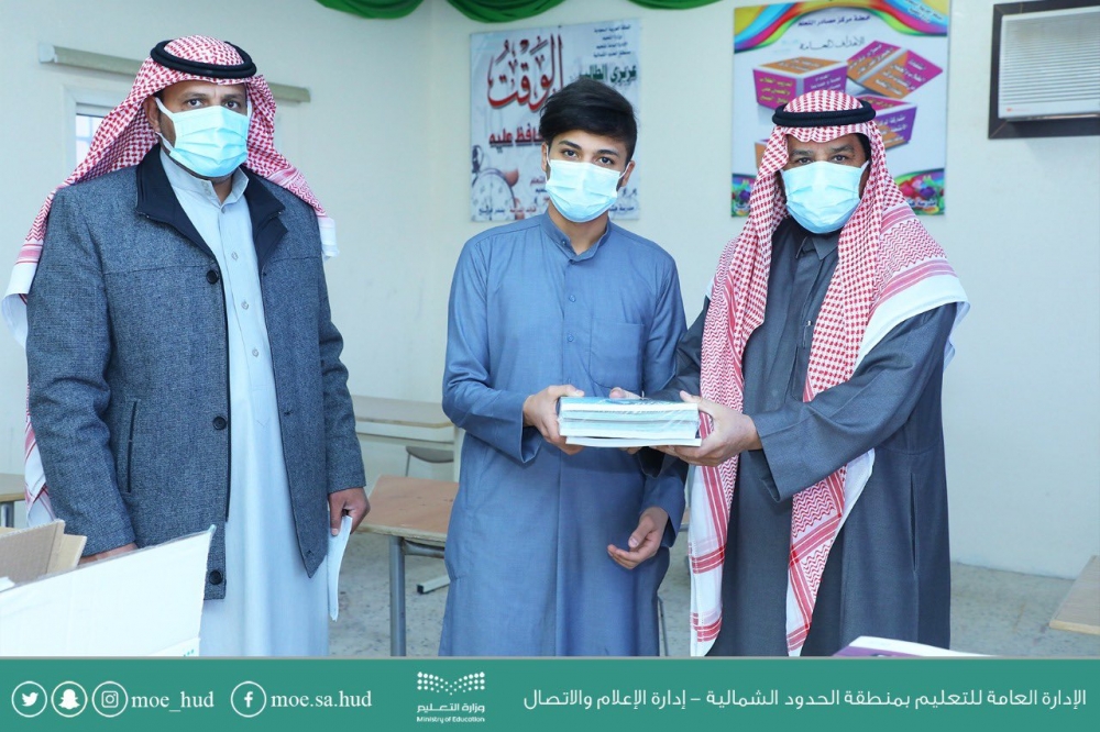 مدير تعليم الحدود الشمالية يتفقد انطلاقة الفصل الدراسي الثاني والمستودعات المدرسية