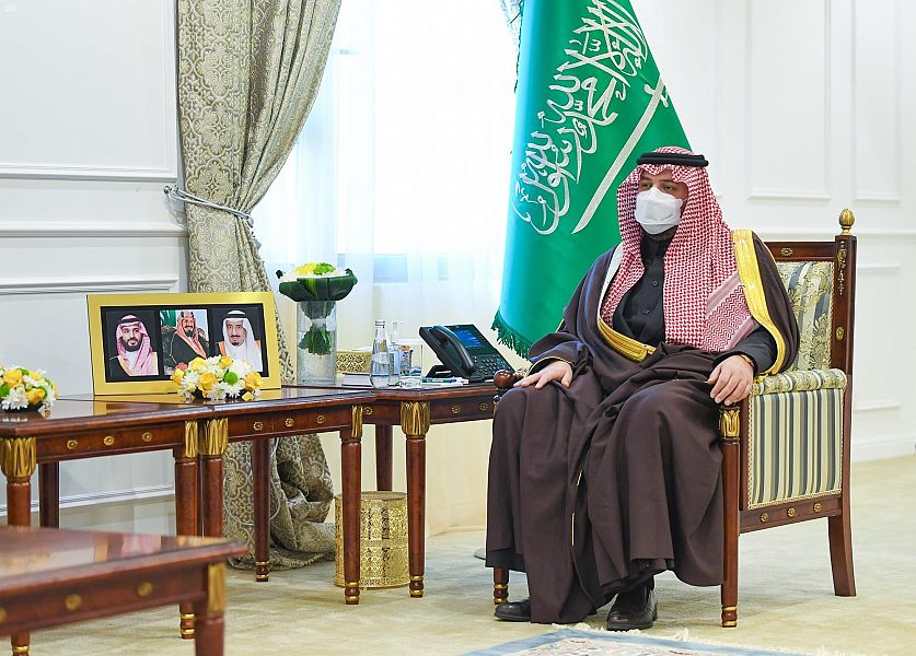 سمو الأمير فيصل بن خالد بن سلطان يستقبل عدداً من رجال الأعمال بمحافظة رفحاء