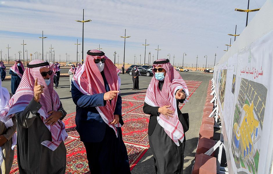 سمو أمير الحدود الشمالية يتفقد المشروعات المتأخرة في فرع جامعة الحدود الشمالية برفحاء