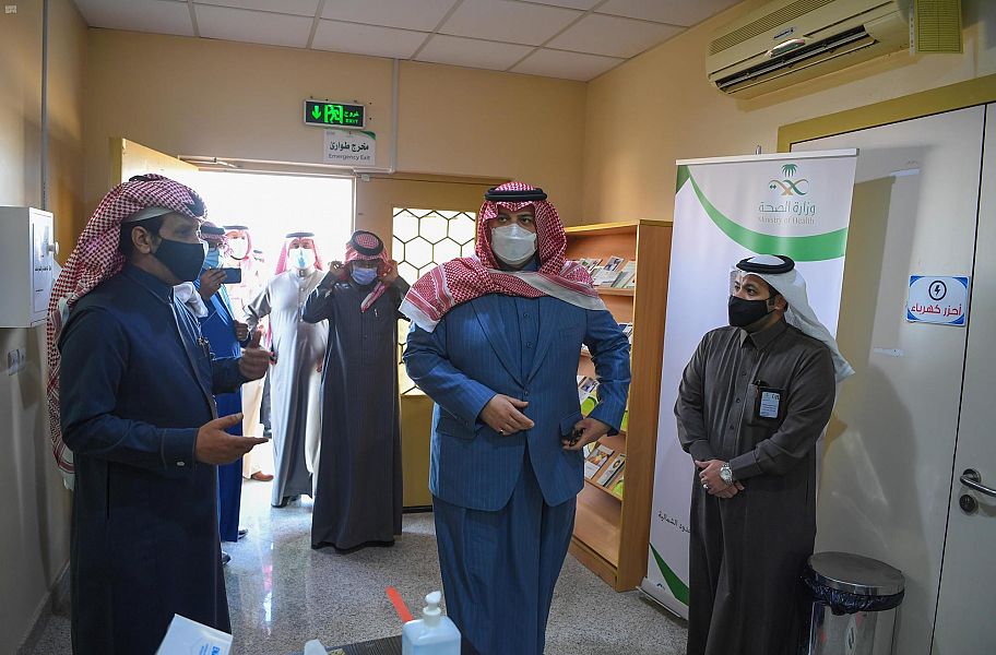سمو أمير منطقة الحدود الشمالية يتفقد قرية الجبهان